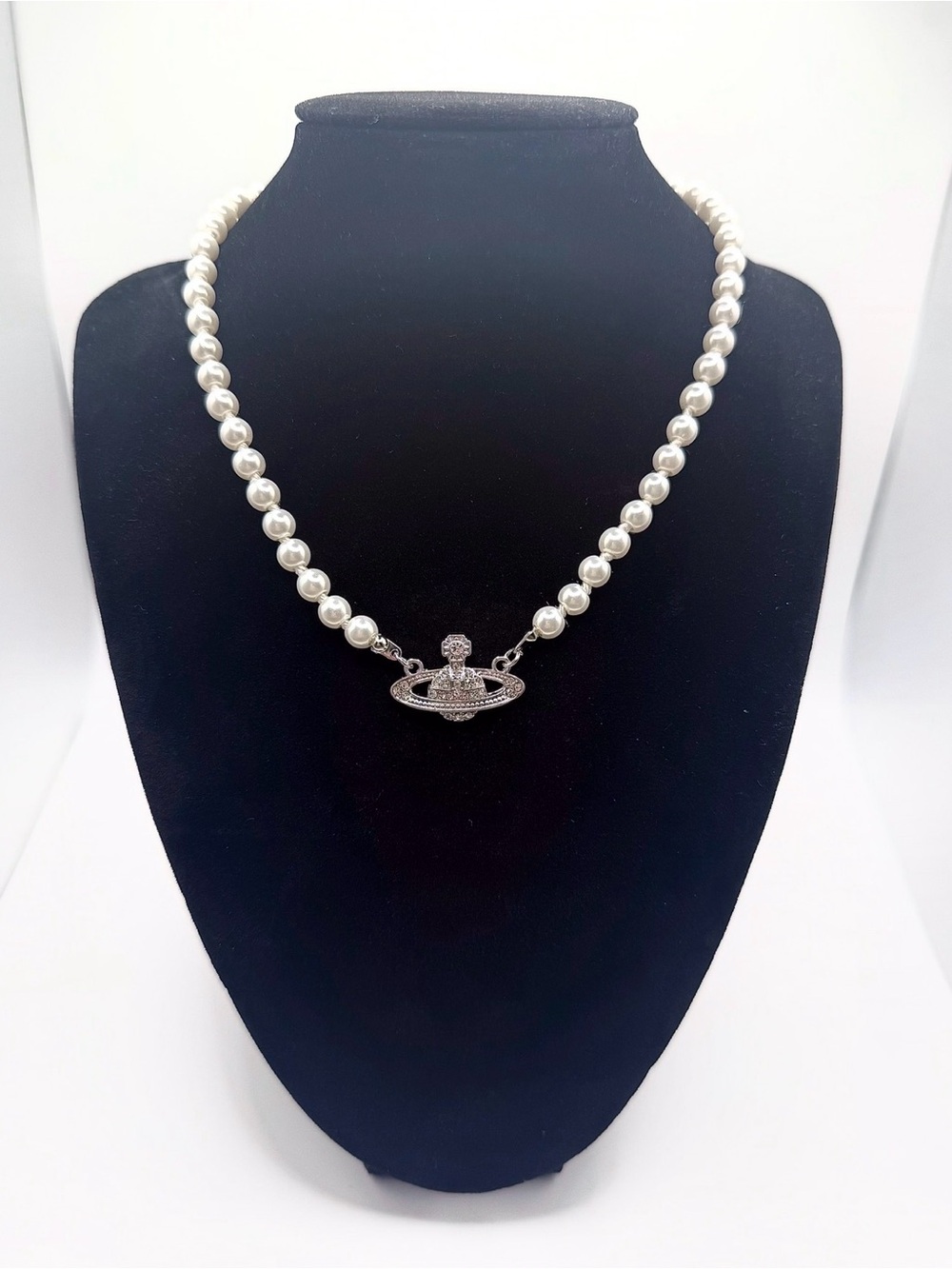 Vivienne Westwood White Pearl Silver Orb Necklace Choker